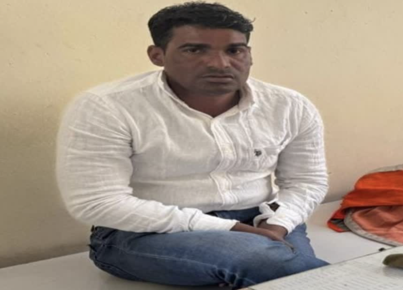 constable-arrested-by-acb-for-taking-20000-bribe-had-demanded-money-to-allow-compromise-in-accident-case