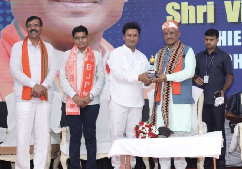 Chhattisgarh Chief Minister Vishnu Deo Sai visited the Narayan Seva Sansthan's Limb Fitment Camp in Raipur decoding=