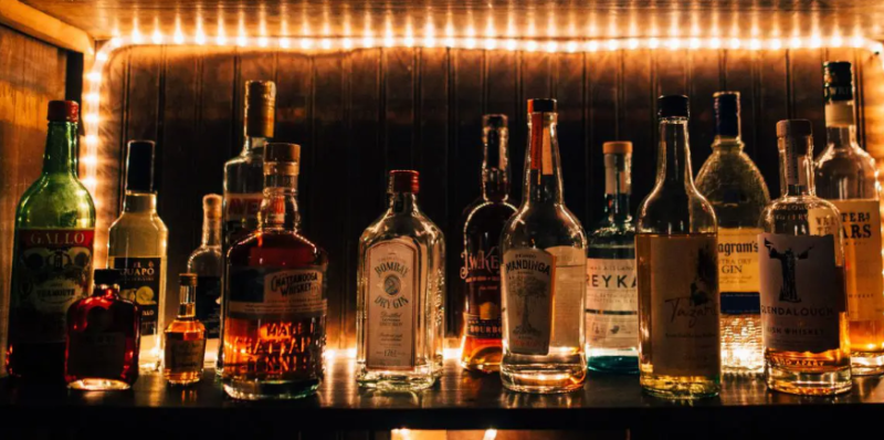 No More Store-Hopping for Your Favorite Drink: Delhi Plans App-Based Liquor Booking Under New Excise Policy decoding=