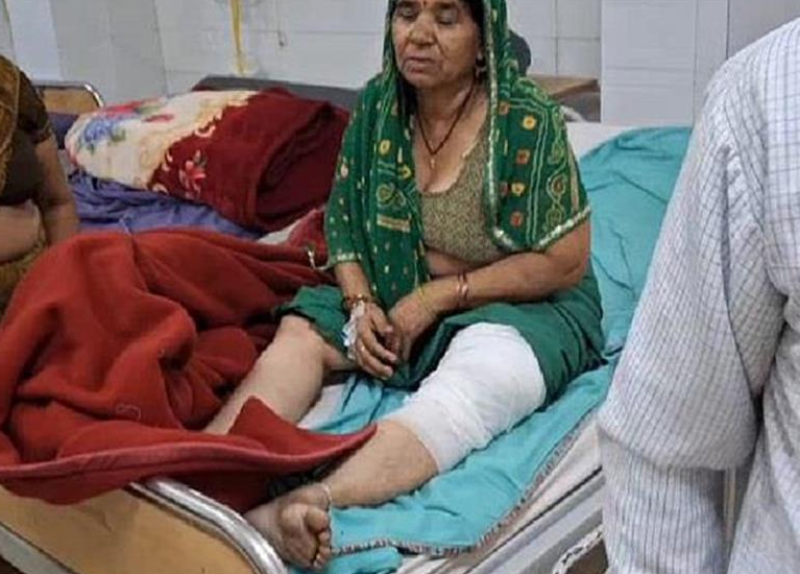 major-accident-during-baba-bageshwar-yatra-15-to-20-injured-as-balcony-collapses