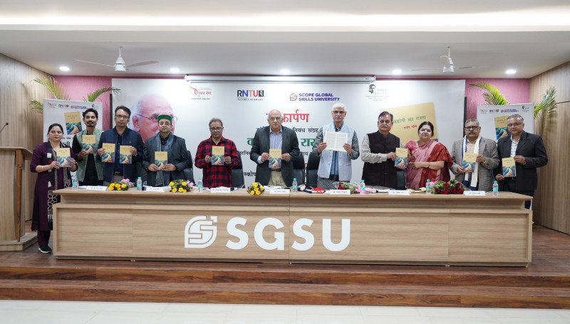 shri-santosh-choubeys-latest-essay-collection-kahani-ka-raasta-launched