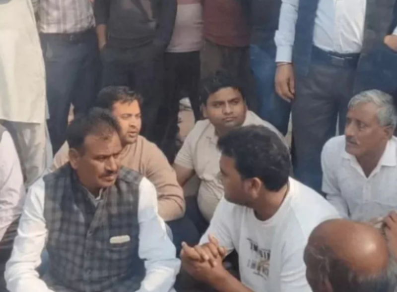 Businessman Assaulted in Alwar: Beaten and Robbed Inside Hotel Room — Two Accused Arrested decoding=