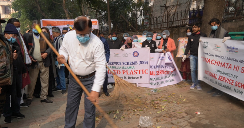 jmi-conducts-swachh-bharat-and-clean-jamia-green-jamia-drive