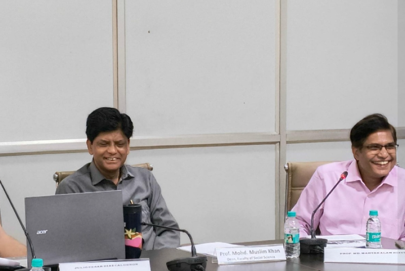 renowned-researcher-from-mit-usa-julio-cesar-diaz-calderon-led-workshop-on-trauma-and-creative-writing-at-jmi