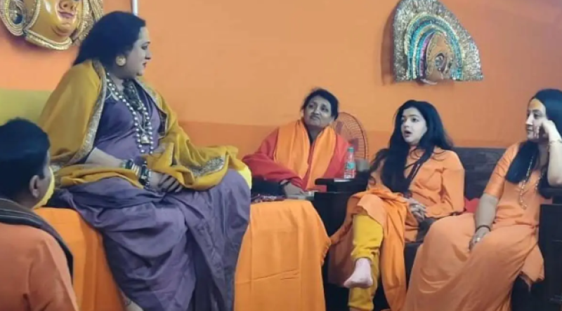 kinnar-akhara-controversy-mamta-kulkarni-and-laxmi-narayan-tripathi-removed-from-mahamandaleshwar-post
