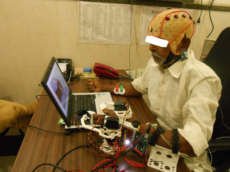 iit-kanpur-developed-worlds-first-robotic-hand-exoskeleton-with-brain-computer-interface-for-stroke-rehabilitation