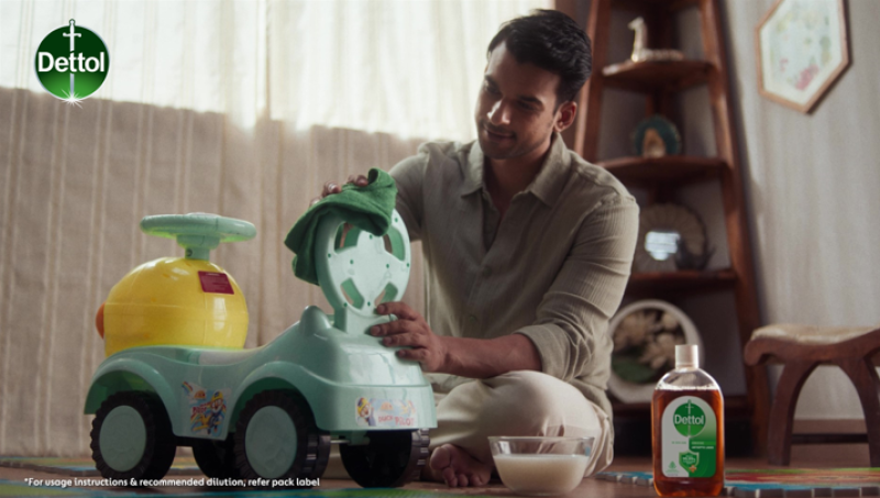 https://www.thenewsstrike.com/dettol-celebrates-fathers-day-with-dadscantoo-campaign-promotes-shared-parenting