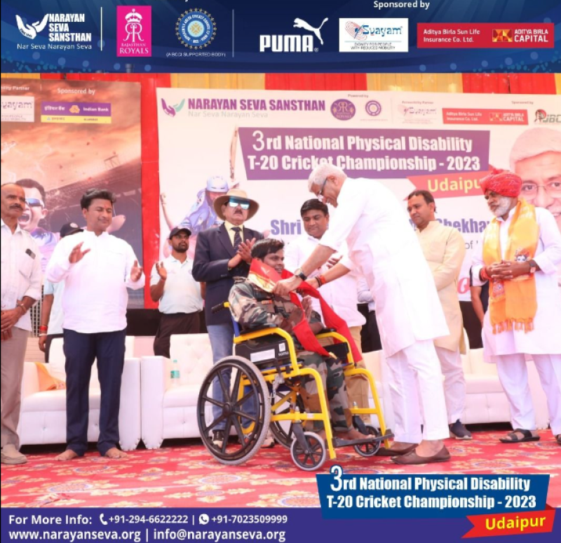 union-minister-gajendra-singh-shekhawat-met-disabled-cricketers-in-narayan-seva-sansthan