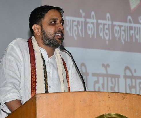 durgesh-singh-author-of-the-famous-web-series-gullak-at-iimc