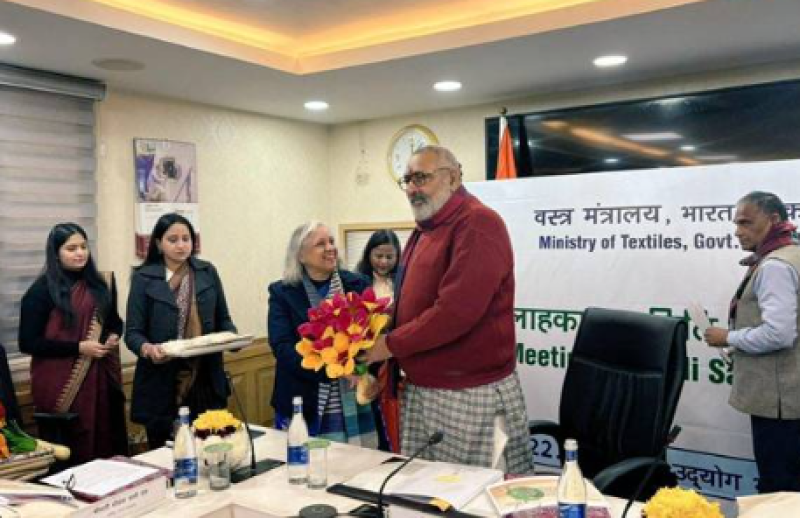 27th-meeting-of-the-hindi-advisory-committee-of-the-ministry-of-textiles-held-under-the-chairmanship-of-union-textile-minister-shri-giriraj-singh