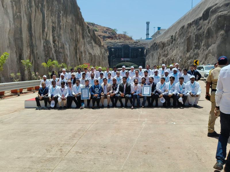 Guinness Glory: CM Devendra Fadnavis praises Navayuga for landmark Missing Link Project decoding=