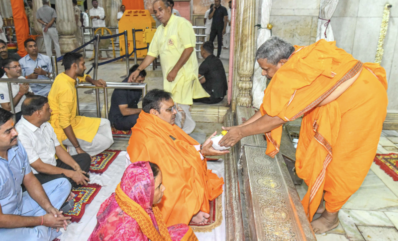 chief-minister-bhajanlal-sharma-offers-prayers-at-shri-govind-dev-ji-temple