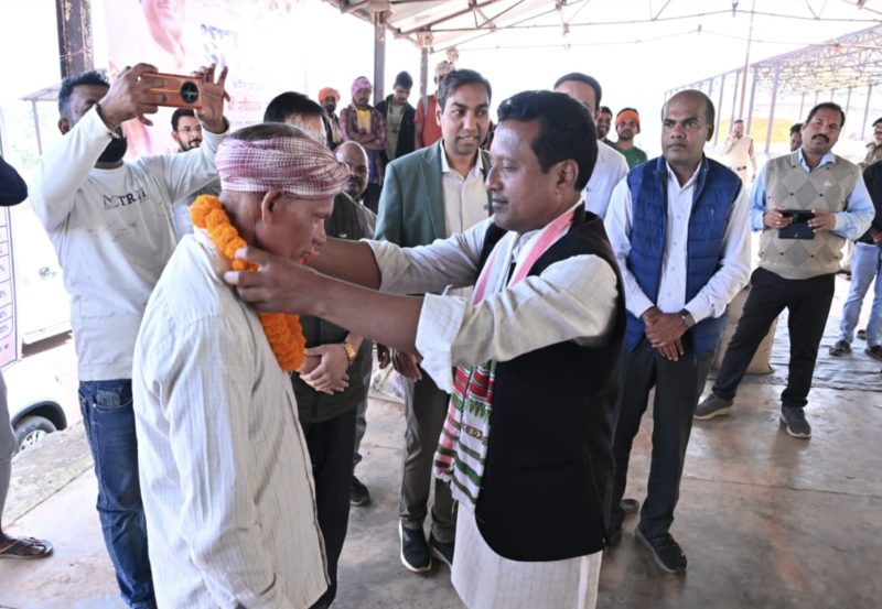 raipur-i-will-buy-a-vehicle-for-myself-with-the-money-earned-from-paddy-says-farmer-gangaram-farmer-gangaram-plans-to-buy-a-vehicle-from-paddy-earnings