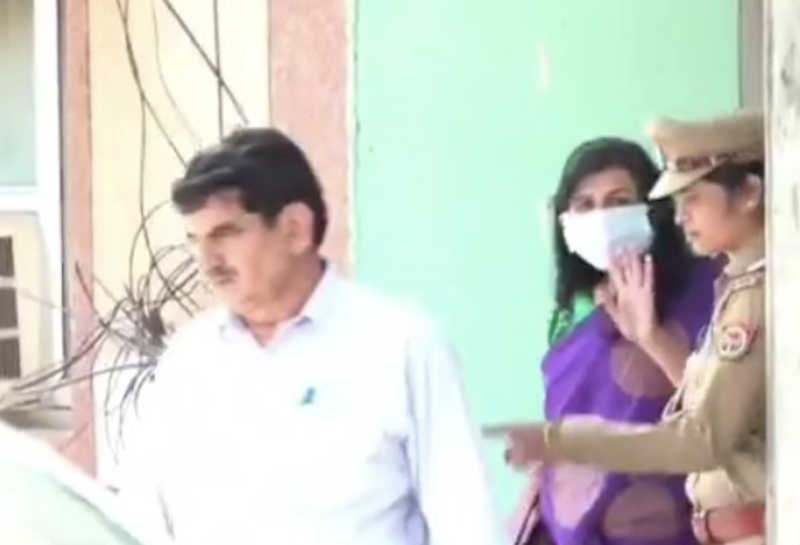 google-trending-news-19-hour-cbi-mega-operation-in-meerut-cghs-additional-director-guard-arrested-taking-50000-bribe