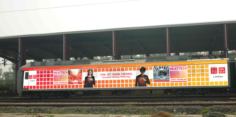 uniqlo-warms-up-delhi-metro-with-heattech-branding-this-winter