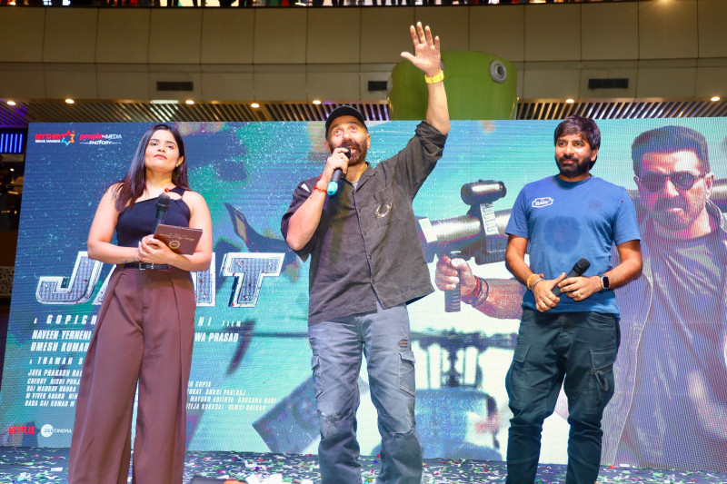 gaur-city-mall-buzzes-with-electrifying-energy-as-superstar-sunny-deol-promotes-his-latest-film-jaat