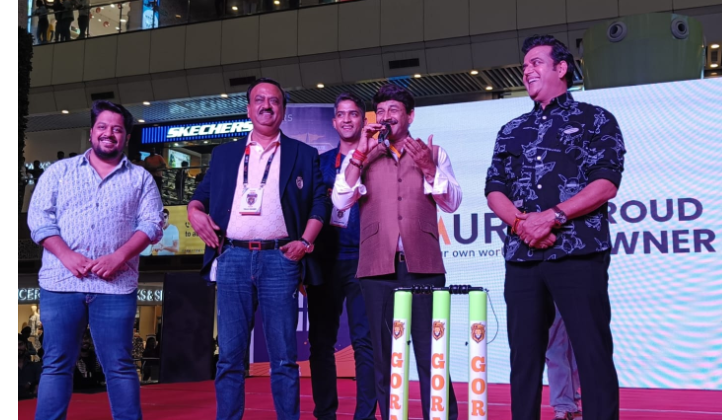 up-t20-league-team-gorakhpur-lions-by-gaurs-group-get-a-boost-from-ravi-kishan-and-manoj-tiwari-at-gaur-city-mall