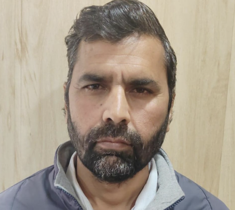 anti-corruption-team-arrests-lekhpal-taking-10000-bribe-at-budaun-sadar-tehsil