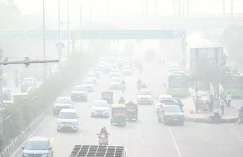 delhi-chokes-under-dense-smog-as-aqi-crosses-400-air-quality-slips-into-severe-category