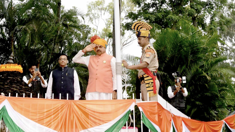 chief-minister-dr-yadav-hoists-national-flag-at-cm-residence-on-independence-day
