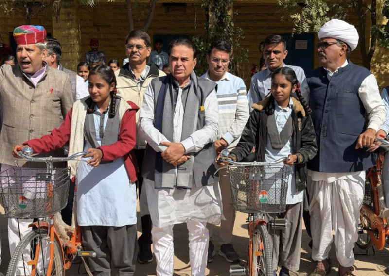 parliamentary-affairs-minister-distributes-free-bicycles-to-schoolgirls-in-jodhpur-emphasises-value-based-education
