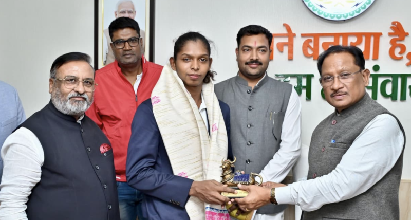 raipur-chief-minister-sai-congratulates-womens-kabaddi-world-cup-star-player-sanju-devi