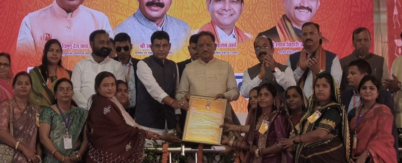 raipur-cm-showcases-development-initiatives-in-suhela-farmers-honoured-beneficiaries-receive-pm-housing-keys