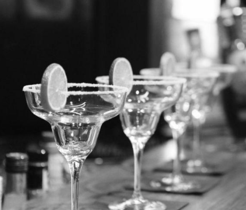 sober-is-chic-no-alcohol-mixology-bars-redefine-urban-indias-nightlife-in-2026