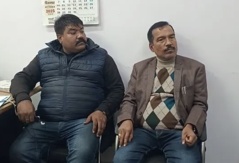 satna-bribery-case-lokayukta-catches-naib-tehsildar-chowkidar-red-handed-taking-10000