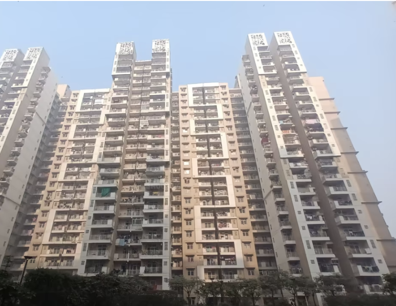 greater-noida-news-why-are-mahagun-mywoods-residents-protesting-late-into-the-night