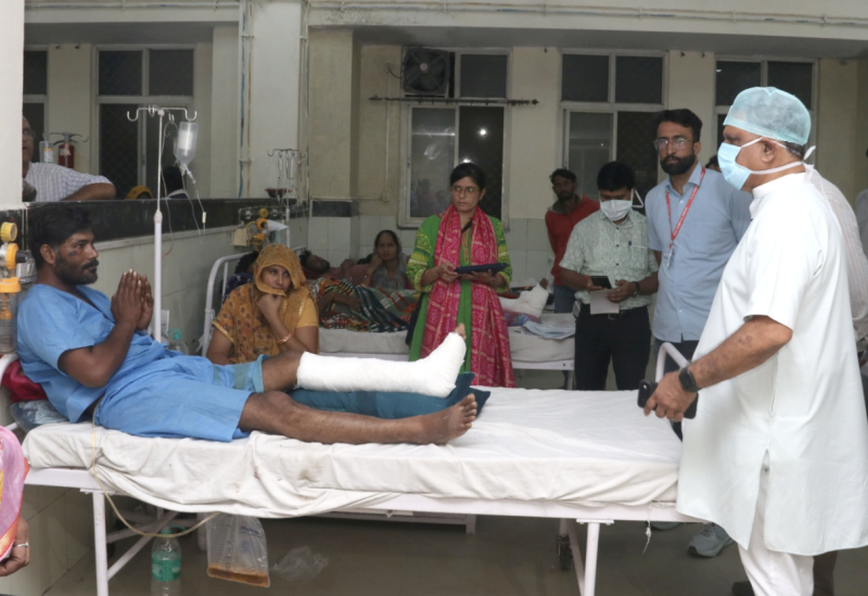 sikar-road-accident-health-minister-visits-trauma-center-checks-on-the-injured-meets-families-and-gives-instructions-for-better-treatment