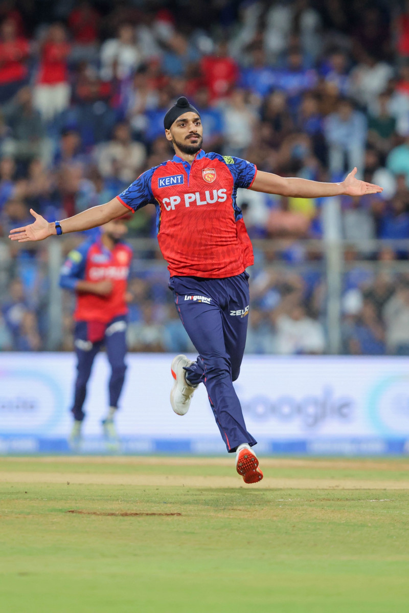 pbks-head-coach-ricky-ponting-lauds-arshdeep-singh-for-putting-mi-on-the-back-foot