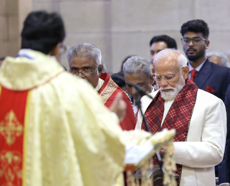 pm-modi-attends-christmas-morning-service-at-delhis-cathedral-of-the-redemption