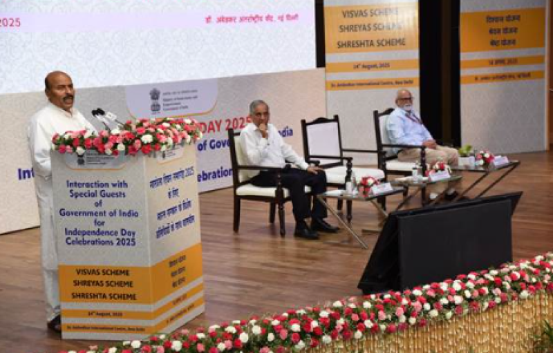 department-of-social-justice-empowerment-hosted-top-performing-students-under-the-shreyas-and-shreshta-schemes-and-outstanding-self-help-groups-shgs-on-the-occasion-of-independence-day