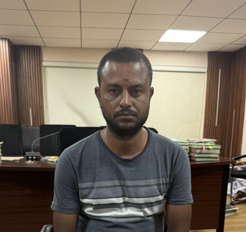 Telangana ACB Catches Bill Collector Taking ₹15,000 Bribe in Property Tax Case decoding=