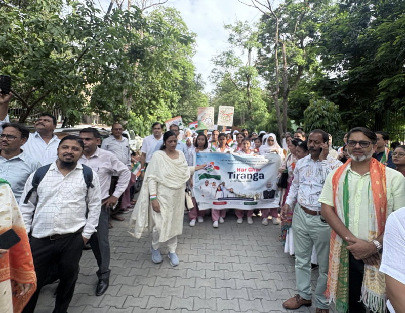 jmi-vc-and-registrar-flag-off-a-grand-tiranga-yatra-to-mark-the-har-ghar-tiranga-hgt-campaign-thousands-of-students-and-faculty-members-march-together-showcasing-patriotic-fervor-and-zest