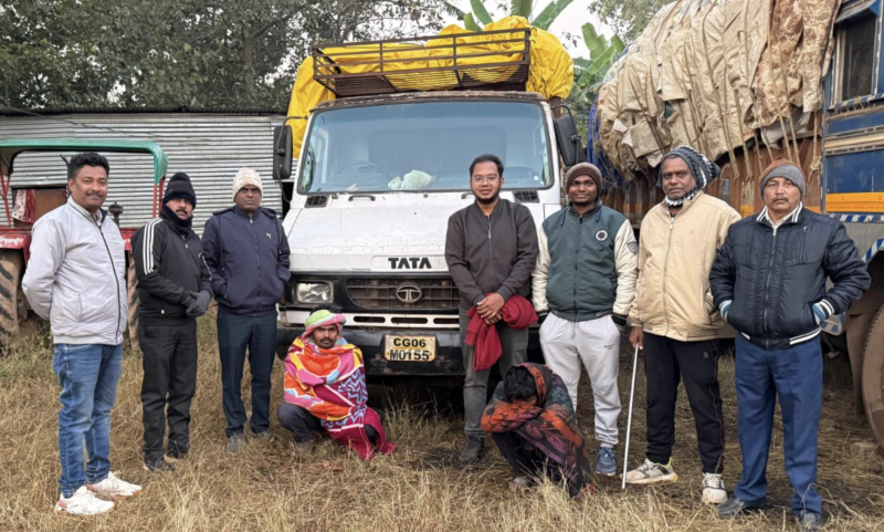 illegal-paddy-transport-busted-in-chhattisgarh-100-sacks-seized-in-nangur-27-quintals-caught-in-singasari