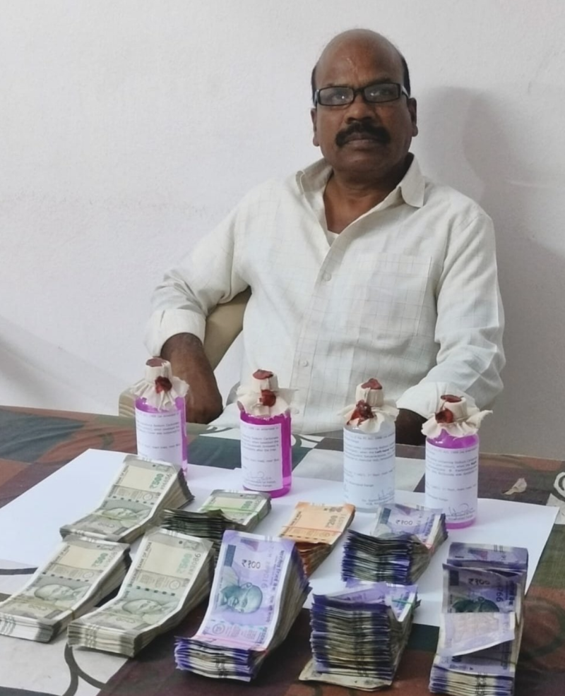 telangana-excise-inspector-caught-red-handed-accepting-2-lakh-bribe