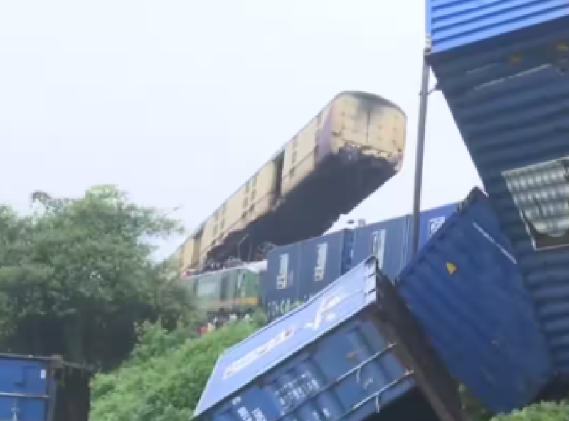 kanchenjunga-express-collides-with-goods-train-in-west-bengal-at-least-five-dead-many-injured