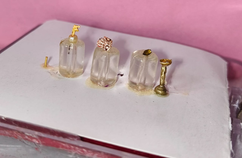 Udaipur Gold Artist Creates World’s Smallest ‘Om’, Saffron Flag, Cap, Stick & Lamp to Gift RSS Chief Mohan Bhagwat decoding=