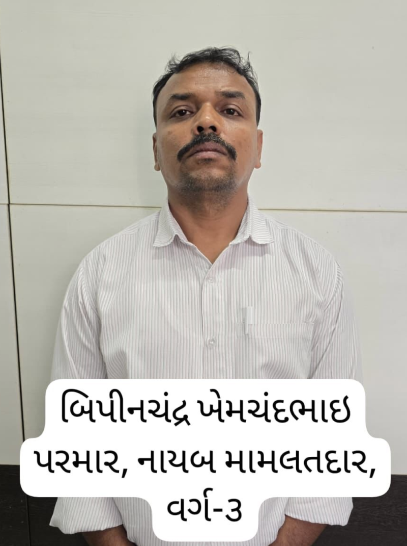gujarat-officials-caught-accepting-45-lakh-bribe-in-land-allotment-case
