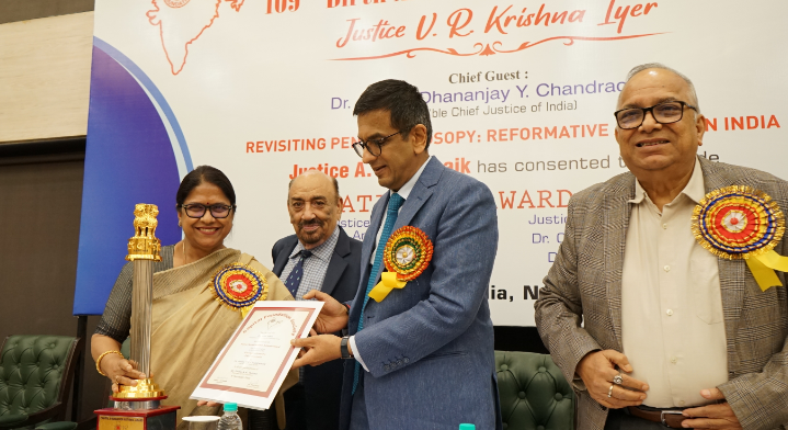 dr-silpi-sahoo-honored-with-pratibha-patnaik-woman-achiever-award-by-the-chief-justice-of-india-dr-d-y-chandrachud