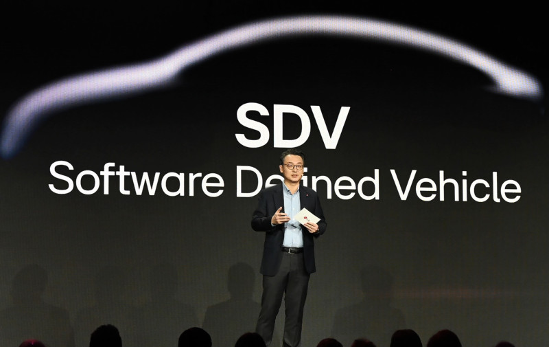 lg-vehicle-solution-company-president-wins-2025-motortrend-sdv-innovator-award