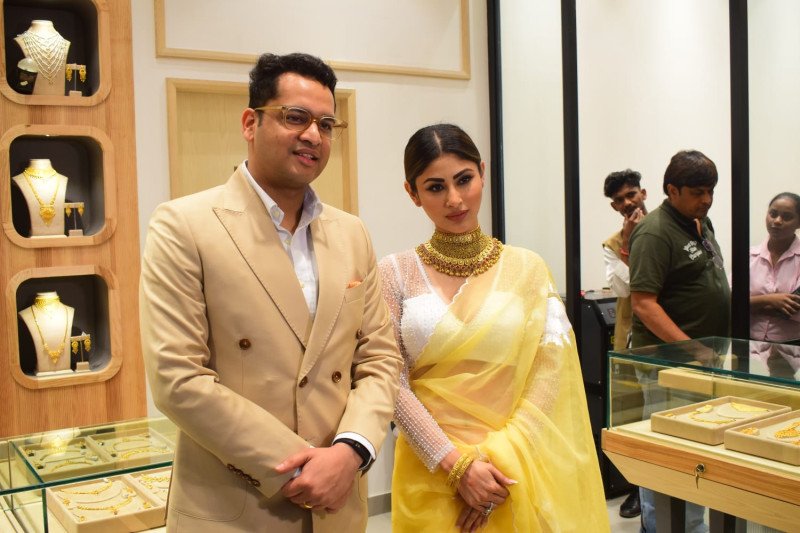 chandni-chowk-hosts-the-largest-wedding-shopping-festival-launches-senco-golds-and-diamonds-new-store