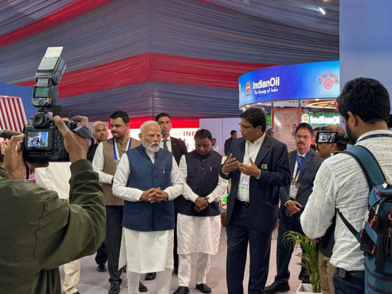 narendra-modi-visits-ireda-pavilion-at-make-in-odisha-conclave