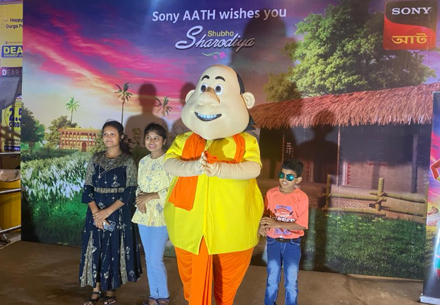 gopal-bhar-spotted-at-pujo-pandals-in-kolkata