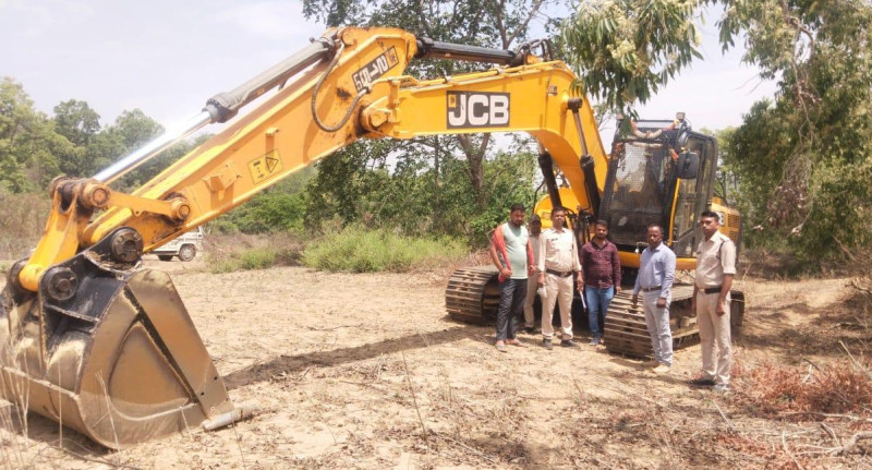 Raipur: Major Crackdown by Balrampur Administration on Illegal Sand Mining decoding=
