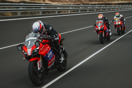 tvs-motor-company-and-apollo-tyres-set-a-new-24-hour-indian-national-speed-endurance-record-on-the-tvs-apache-rr-310-clocks-3657-kms-at-an-average-speed-of-152-kmh-at-natrax-indore
