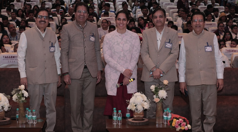 indian-badminton-star-padma-shri-saina-nehwal-motivates-students