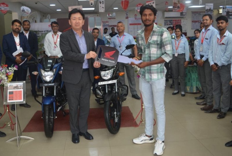 honda-motorcycle-scooter-india-celebrates-1st-anniversary-of-shine-100